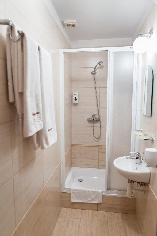 Hotel Rebajlo ピワ エクステリア 写真