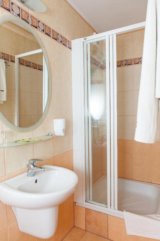 Hotel Rebajlo ピワ エクステリア 写真